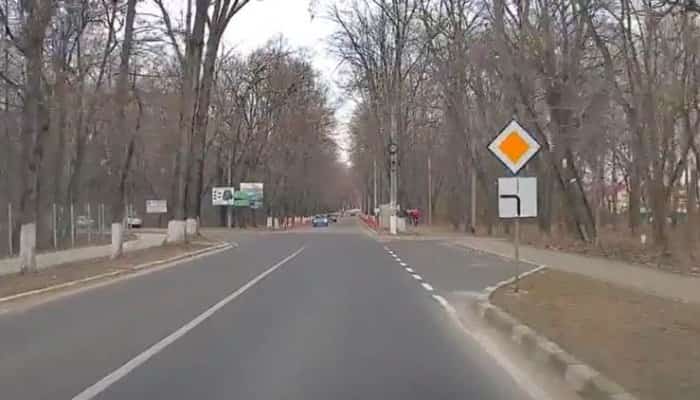 VIDEO | Pericol de accidente, într-o intersecţie din Prahova unde mulţi şoferi nu respectă semnul &quot;STOP&quot;
