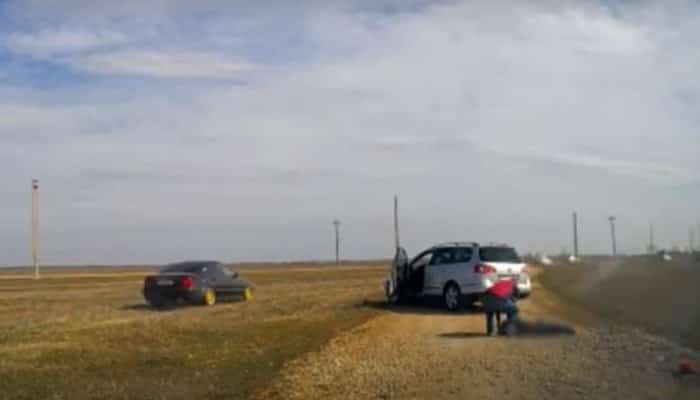 VIDEO Doi copii accidentați într-o zonă cunoscută pentru cursele ilegale de mașini. Șoferul implicat, de numai 17 ani, nu are permis