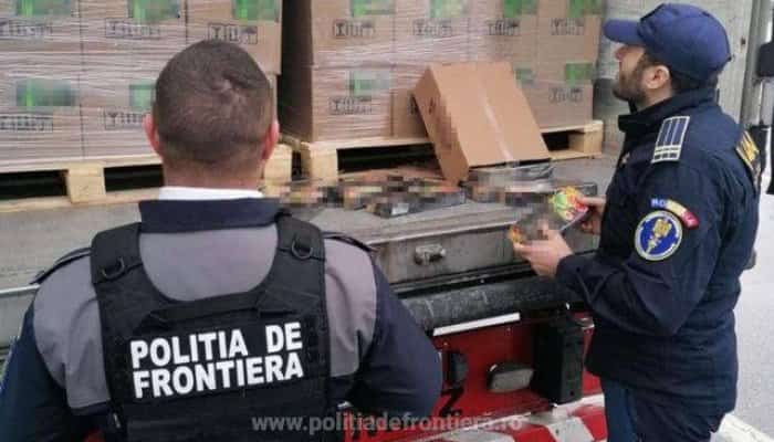 22 tone de tutun de narghilea fără acte, în valoare de 3 milioane de euro, descoperite într-un TIR la Nădlac