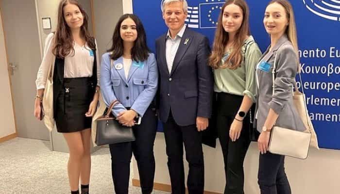 VIDEO Bursă de studiu la Parlamentul European la Bruxelles, câștigată de patru eleve ale CNMV Ploiești