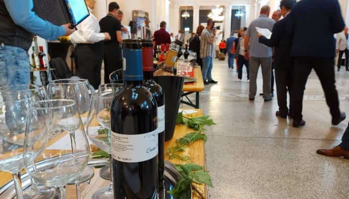 GALERIE FOTO | 18 crame participă la prima ediţie Prahova Vin-Expo, inaugurată joi