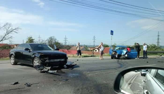 Şoferiţă rănită într-un accident rutier produs la intrarea în Craiova