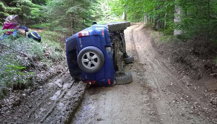 o masina s-a răsturnat