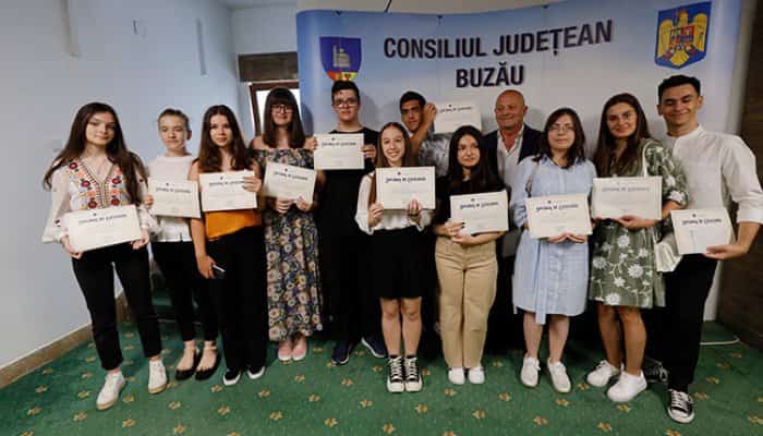 Absolvenții buzoieni cu media 10 la examenele naționale, premiați cu câte 3.500 de lei