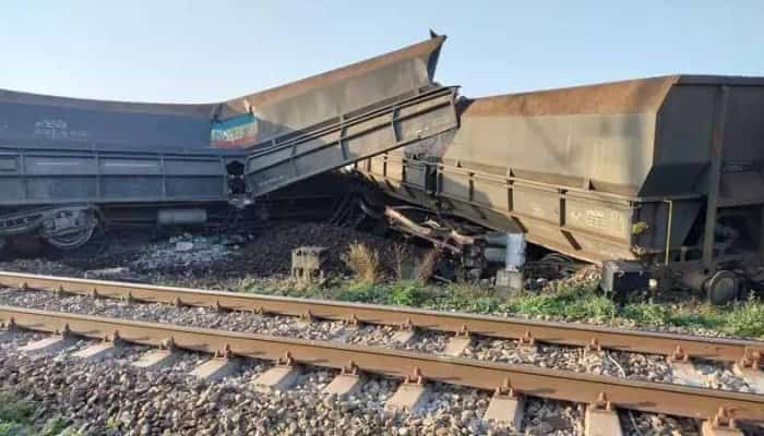 Un tren de marfă plin cu cărbune a deraiat
