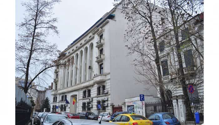 Raiffeisen Bank, obligată să le plătească peste 19 milioane de euro clienților afectați de practicile comerciale incorecte