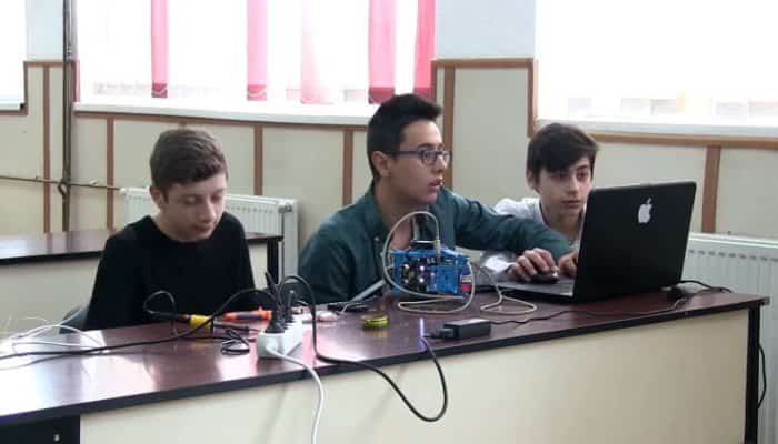 Patru şcoli din Prahova primesc fonduri pentru Hub-uri educaţionale