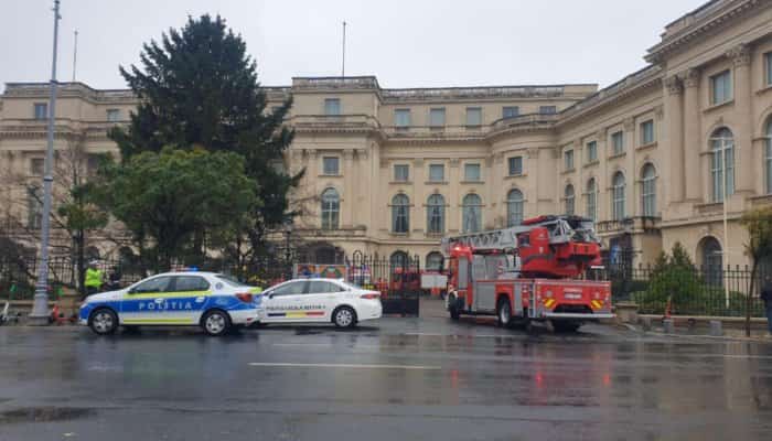 Un incendiu a izbucnit, duminică după-amiază, la Palatul Regal din București