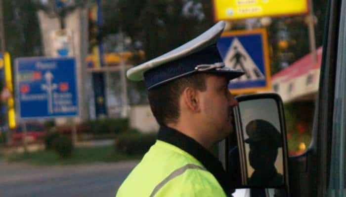 Un tânăr fără permis din Giurgiu, prins de poliţişti la volanul unei maşini tocmai pe Valea Prahovei