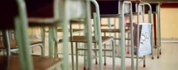 Elevi cu probleme medicale, după ce învăţătoarea a pus în funcţiune o lampă cu UV în timpul orelor