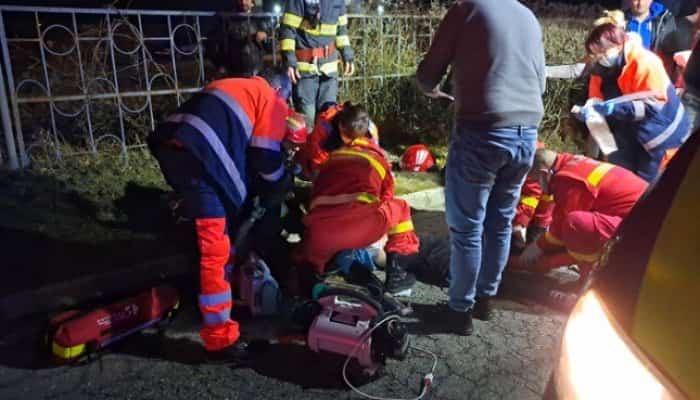 Unul dintre cei șase copii loviți pe trecerea de pietoni, la Petroșani, a murit. Tânărul care a condus beat și fără permis a fost arestat preventiv