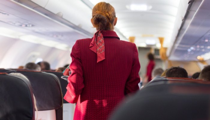 Mai multe tinere care doreau să lucreze ca stewardese, silite să se dezbrace la interviul de angajare