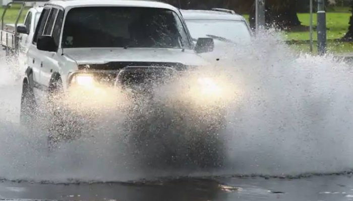 Risc crescut de inundaţii pe râurile din 10 judeţe, în următoarele zile