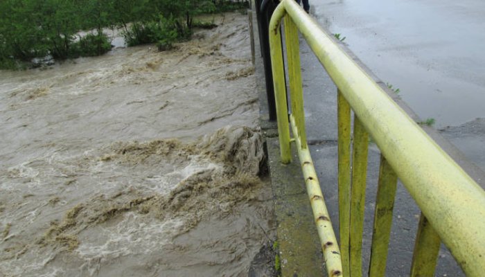 COD PORTOCALIU 🟧 Risc mare de inundaţii pe mai multe râuri din Prahova