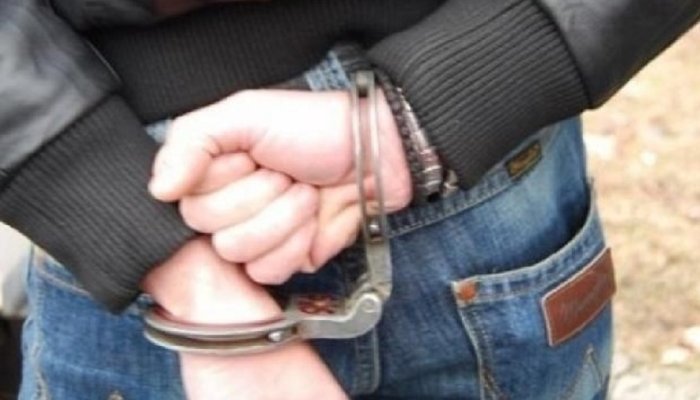 La doar 18 ani, arestat preventiv pentru tâlhărie calificată