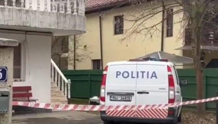 VIDEO Bărbat găsit mort în casă, cu urme de violență pe corp. Principalul suspect este fiul acestuia, de 16 ani