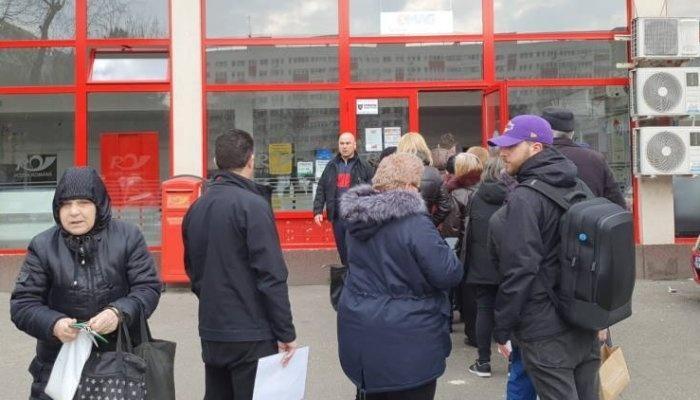 CARD DE ENERGIE | Cozi la oficiile poştale, pentru plata facturilor