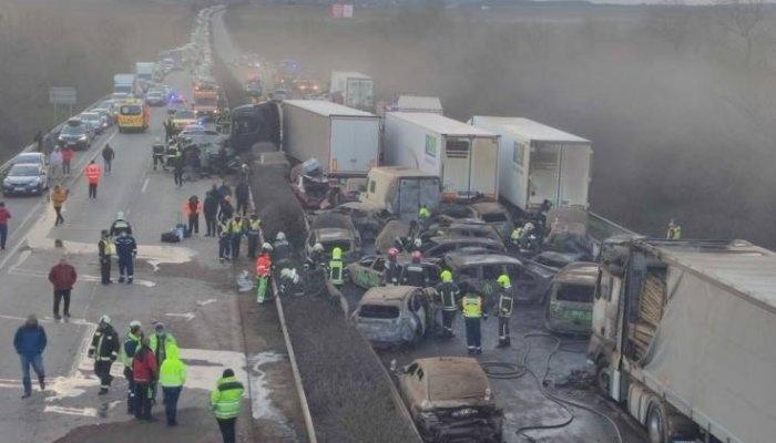 Accident în lanţ pe o autostradă din Ungaria, urmat de un incendiu masiv