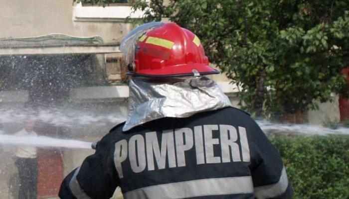 Incendiu izbucnit în curtea unui service auto din Ploieşti