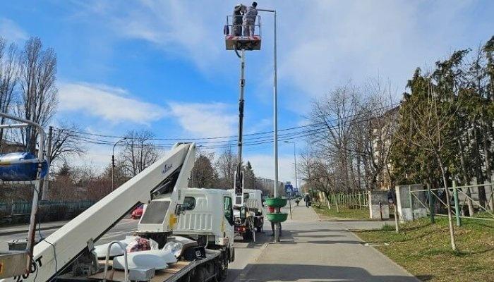 Lucrări de modernizare a sistemului de iluminat public din Câmpina încep la aproapedoi ani de la semnarea contractului de finanțare