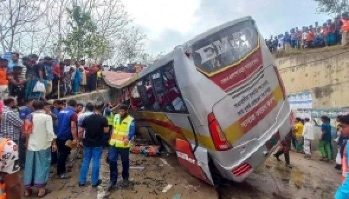 19 morți după ce un autobuz a ieșit de pe o autostradă în Bangladesh