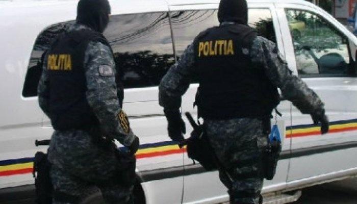 Doi ploieșteni, clienți recalcitranți ai unui magazin, au fost reținuți pentru că au agresat un agent de pază