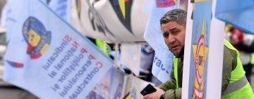 Protest al cadrelor militare disponibilizate şi poliţiştilor, organizat vineri în Piaţa Victoriei