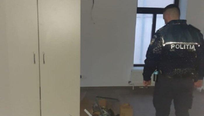 percheziții escroci mobila
