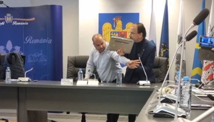 Un deputat de Prahova ameninţă cu plângeri penale consilierii care susţin cedarea Parcului Municipal Vest