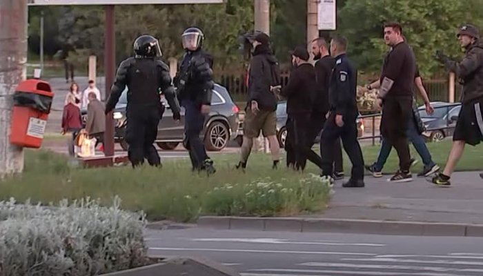 Suporterii Dinamo au băgat un polițist în spital, într-o bătaie generală, la Galați