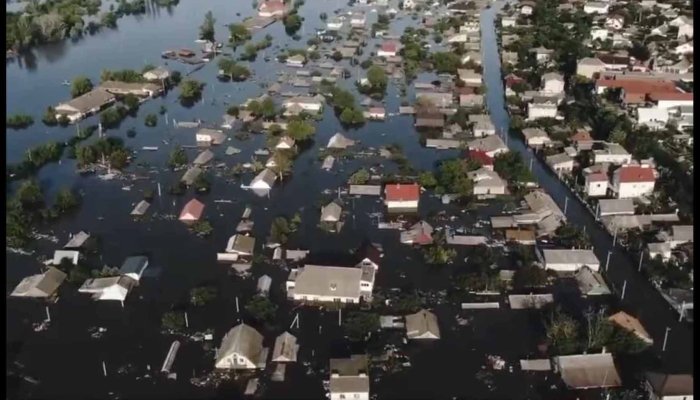 VIDEO. Inundații pe străzile din Herson, după distrugerea barajului de pe Nipru