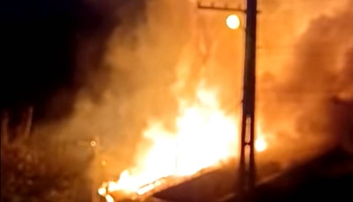 Incendiu masiv la o hală industrială din municipiul Câmpina