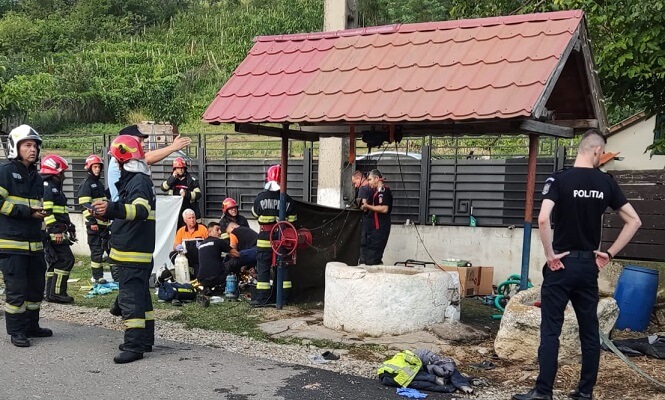 persoane căzute fântână buzău