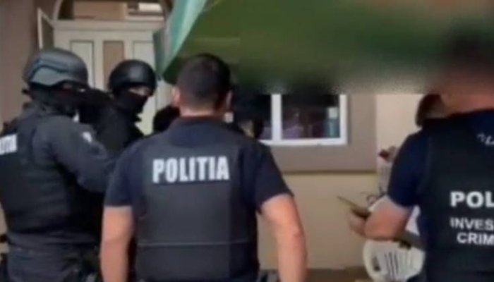 Percheziții la un bărbat din Pantelimon bănuit de mai multe spargeri din mașini în Ploiești