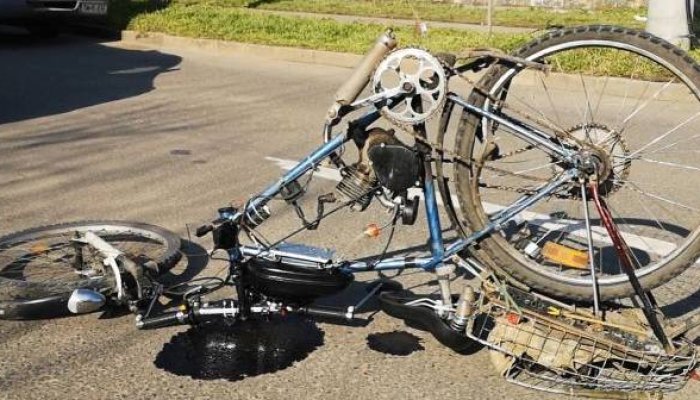 accident moped copil bicicletă