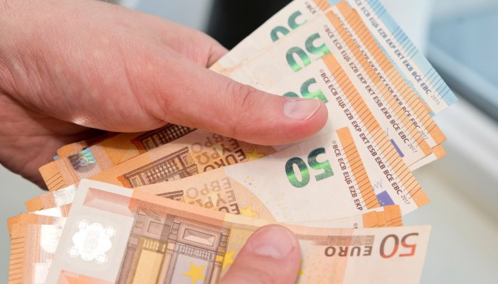 Vezi cum a rămas fără 42.000 de euro un bărbat care a vrut să cumpere un teren în județul Buzău