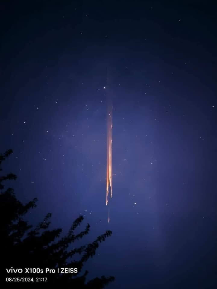 obiect strălucitor pe cerul româniei