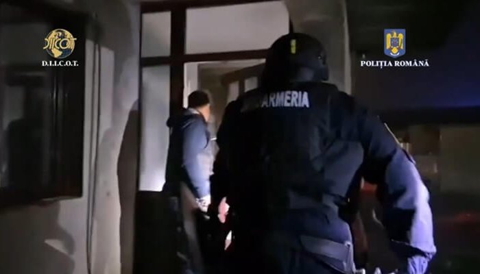 percheziții primar crevedia reținut