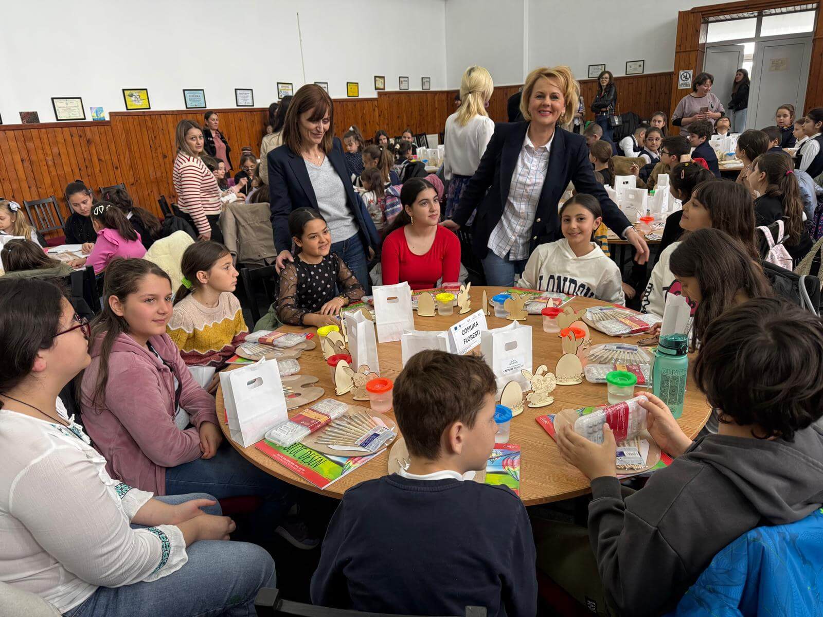 elevi florești atelier pictură