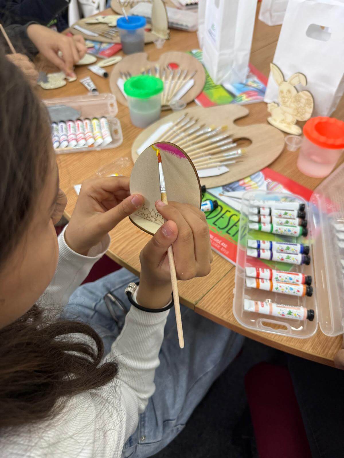 elevi florești atelier pictură