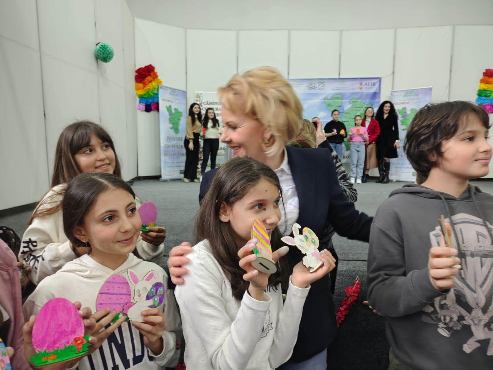 elevi florești atelier pictură