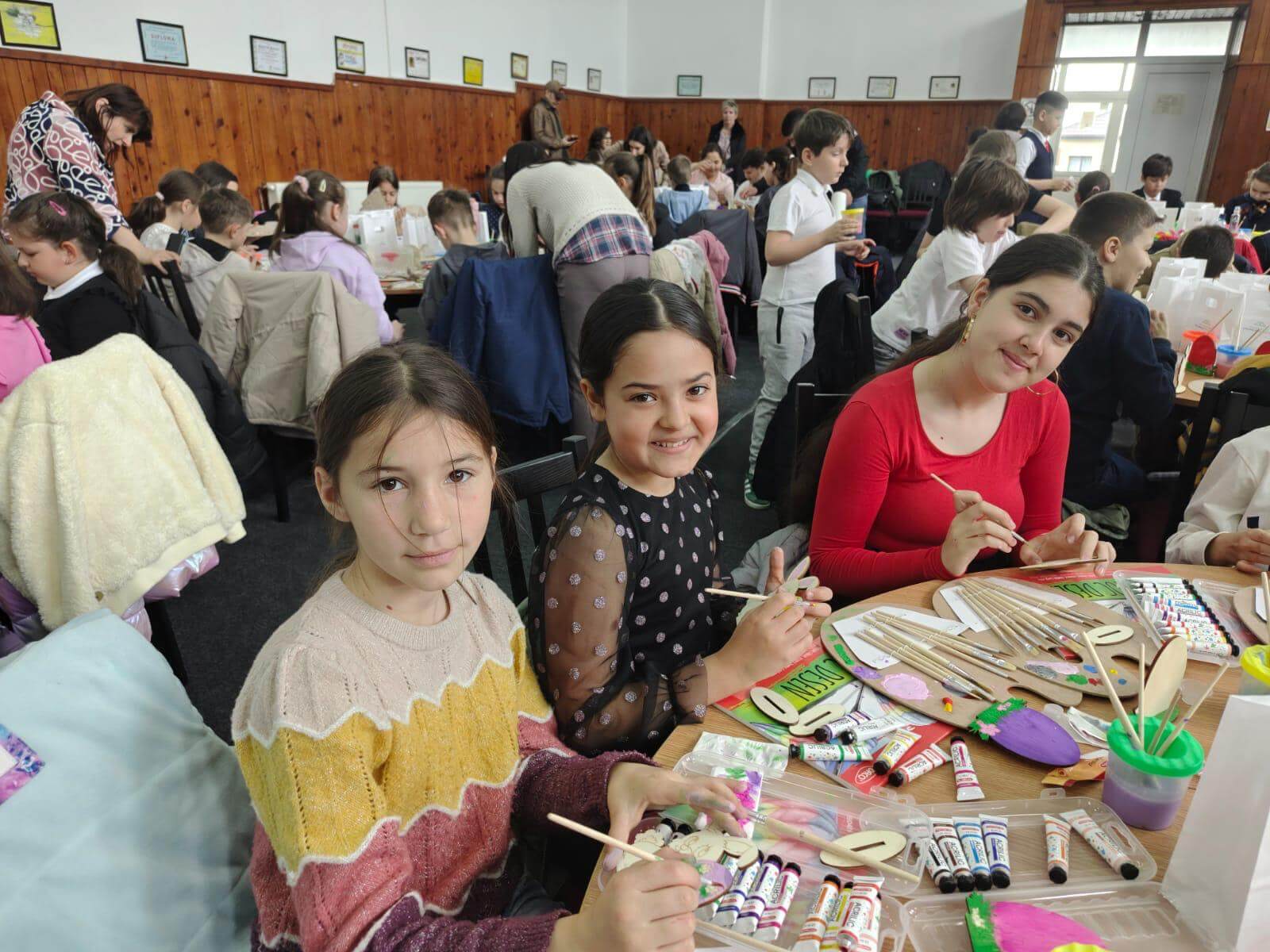 elevi florești atelier pictură