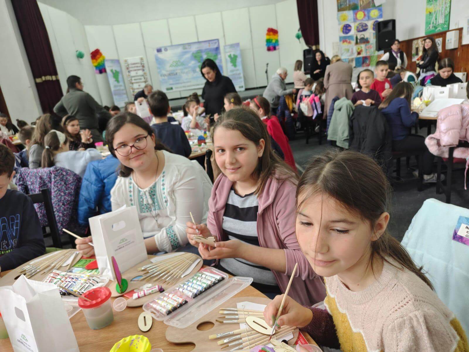 elevi florești atelier pictură