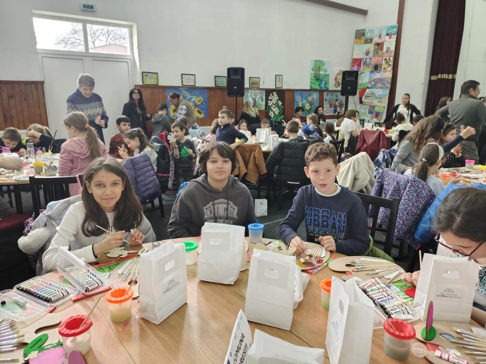 elevi florești atelier pictură