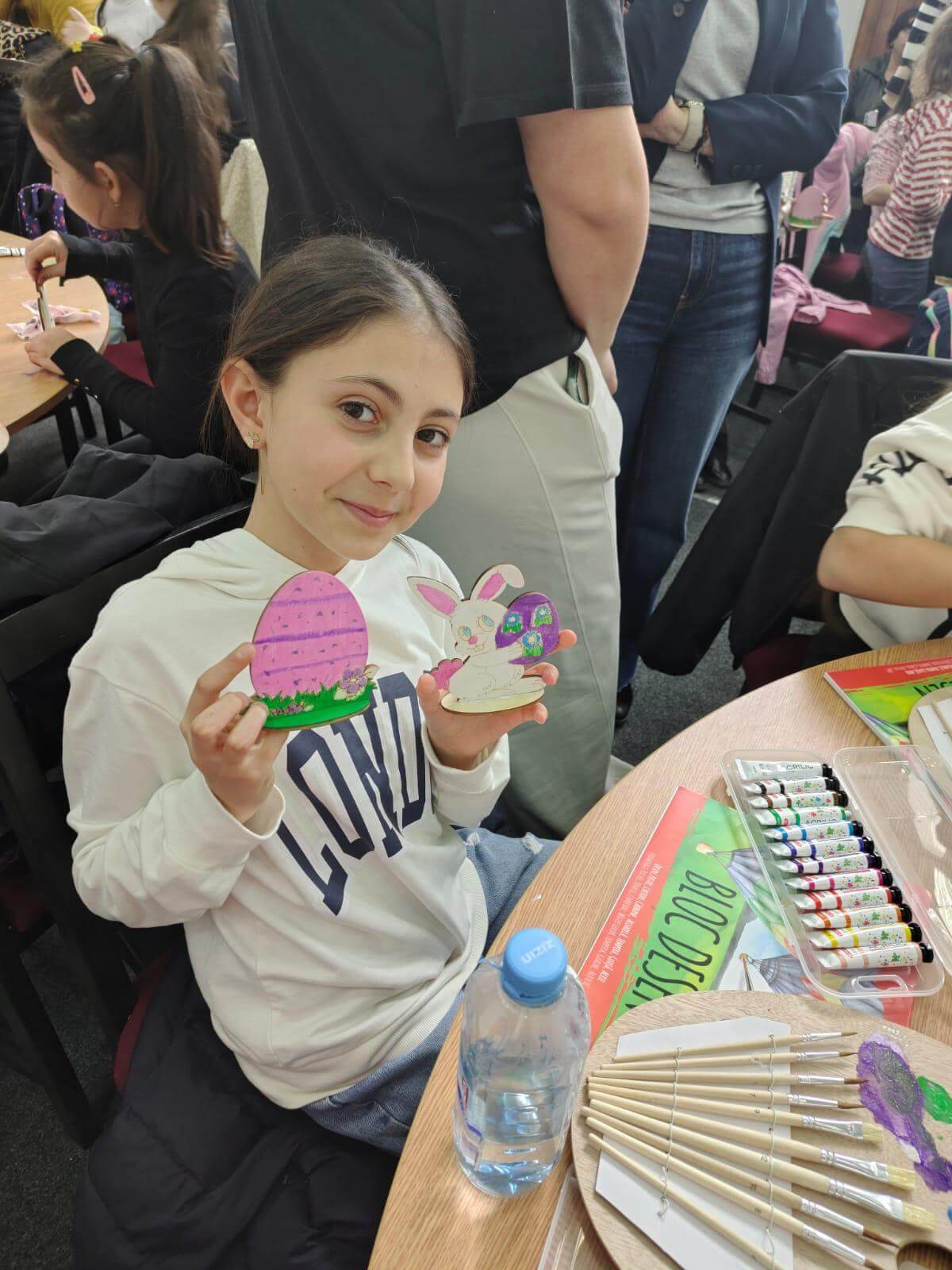 elevi florești atelier pictură