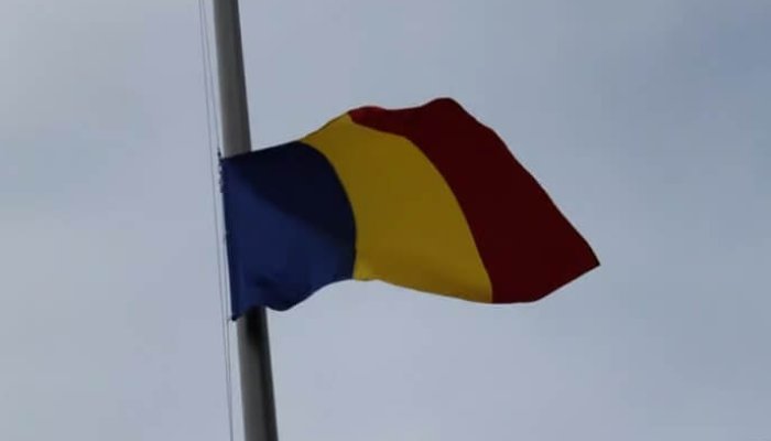 doliu național papa francisc drapel în bernă