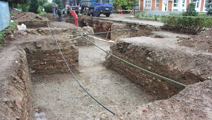 ruine parcul trandafirilor