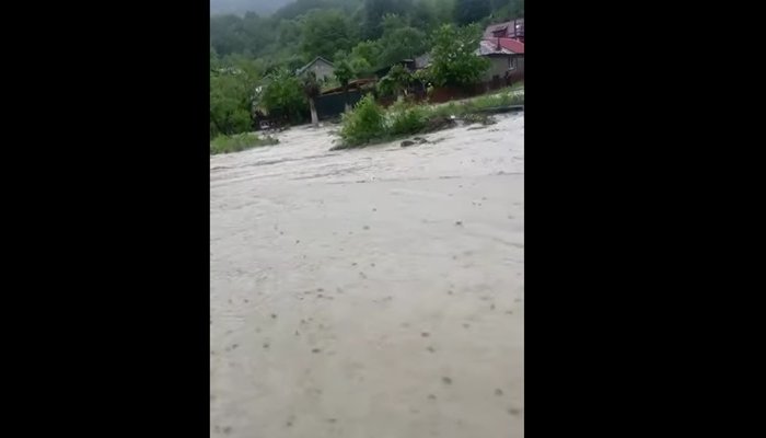UPDATE. VIDEO 🎦 Viitură la Telega. În zonă a fost cod roșu de furtună și a fost emisă alertă de inundații