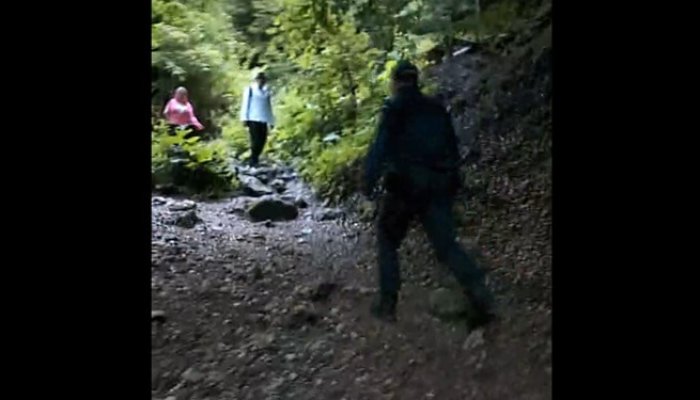 turiști bucegi urs urlătoarea