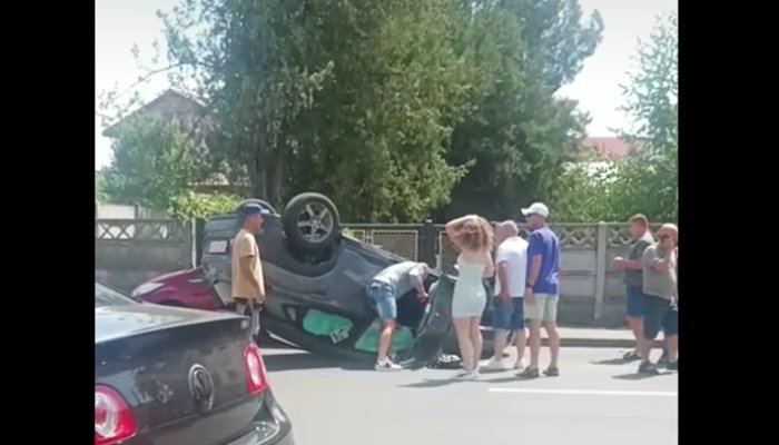 mașina s-a răsturnat